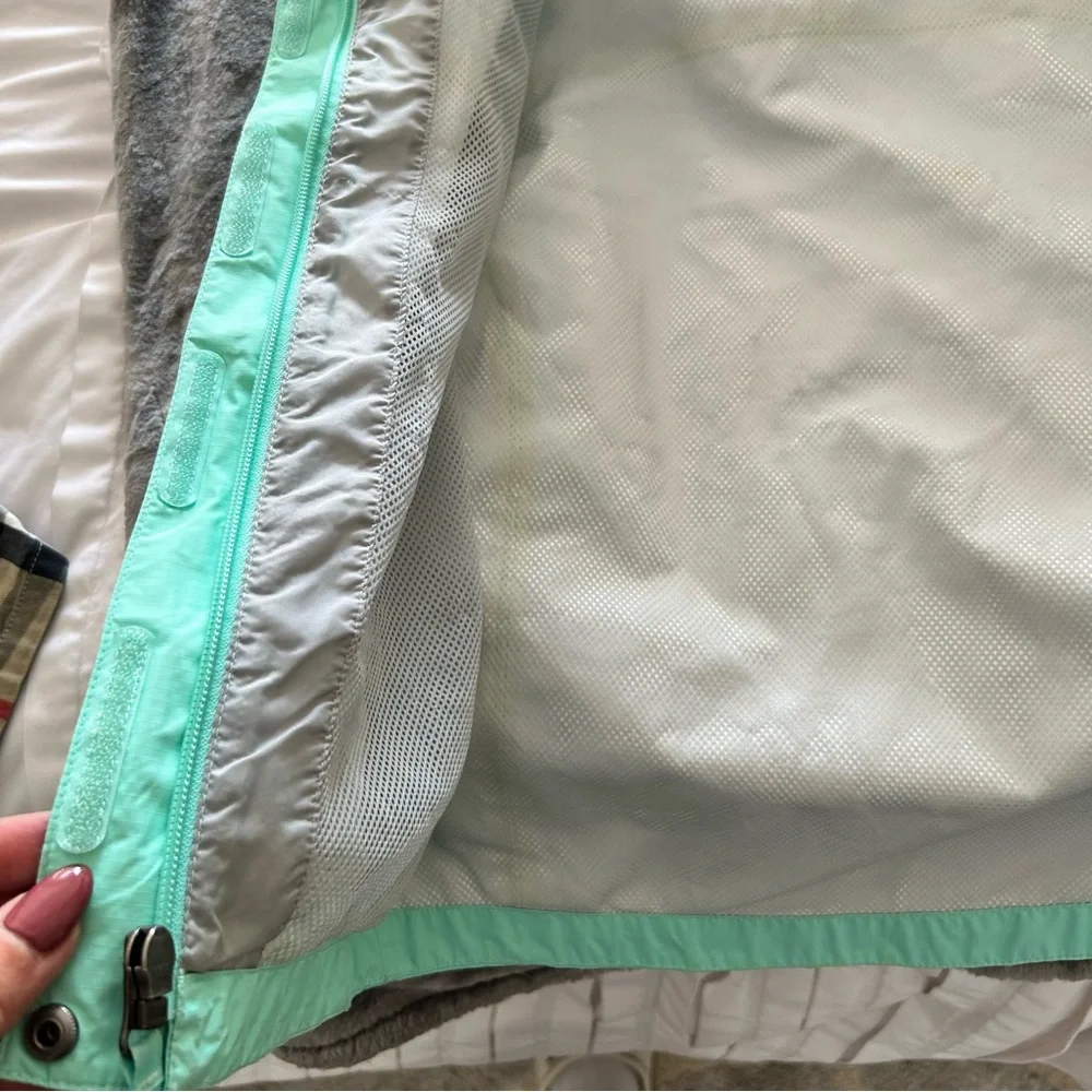 The North Face Windbreaker Jacket - Picture 10 of 14